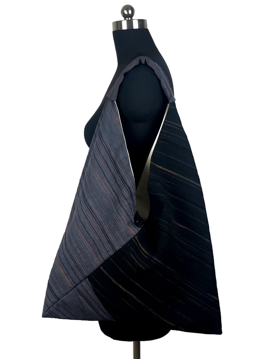 Bolso origami de Luci Collection en negro y gris con textura de colores