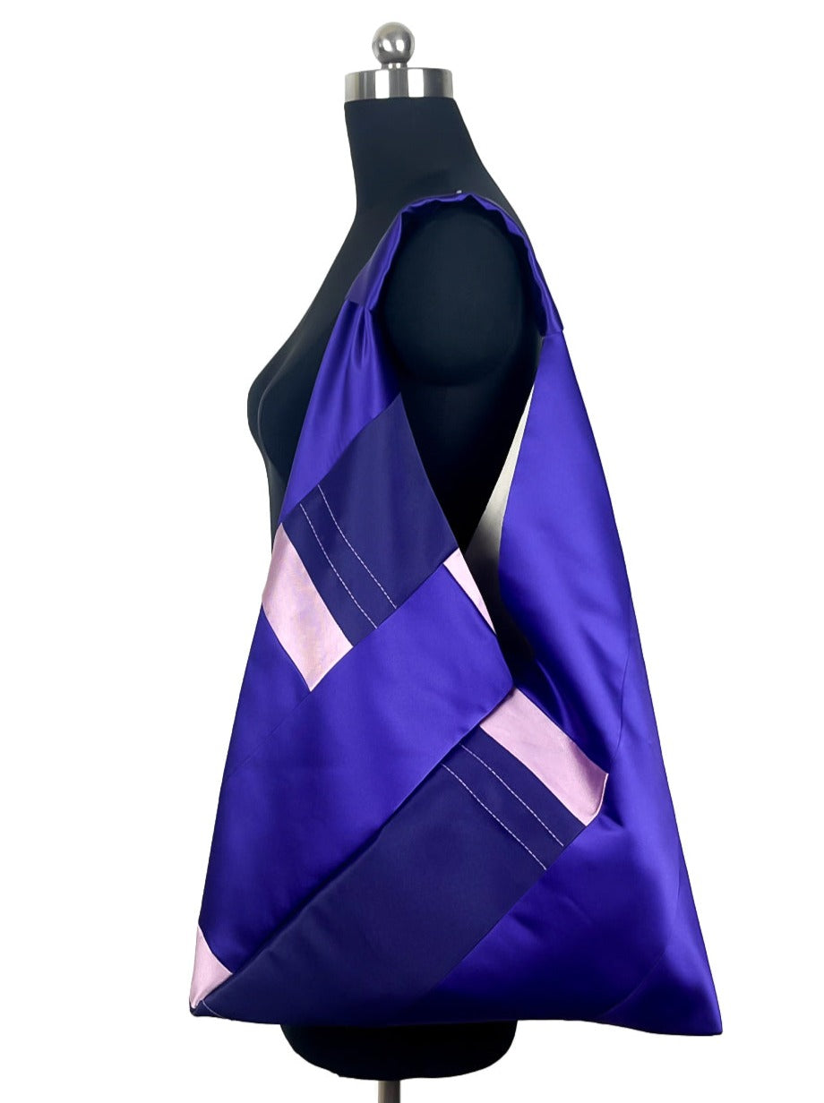 Bolso origami de tonos violetas, morados y rosas de Luci Collection con detalles bordados