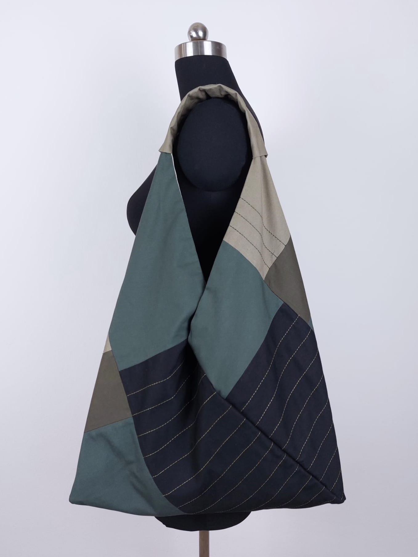 Bolso origami verde y negro de sarga de algodón reverso